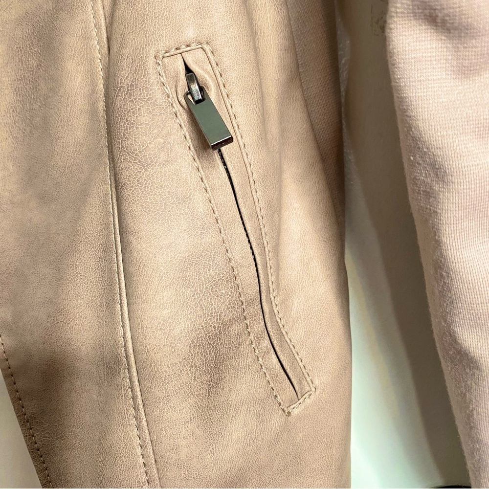 Dynamite Women's Tan Jacket - Picture 4 of 16